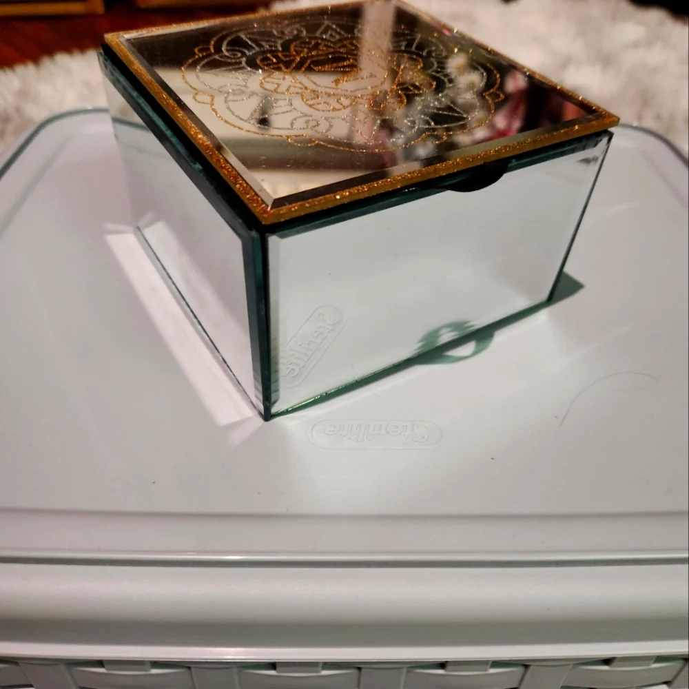 🍁 Cute little jewelry box - Picture 4 of 4
